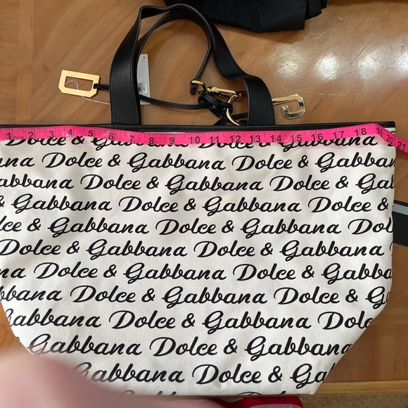 MARCH SPECIAL 🥂🎉🎊 Gently used Authentic Dolce & Gabanna purse - Picture 9 of 16